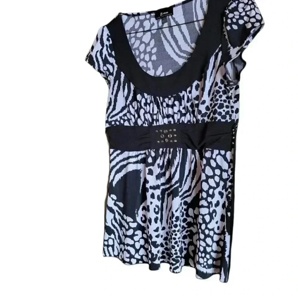 Womans Boho silky flowy black & White top by B Wear California